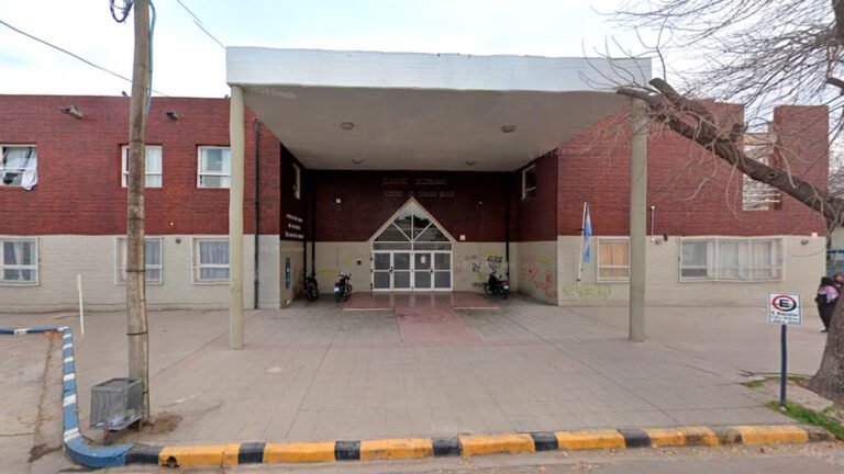 Adolescentes apuñalaron a un chico de 17 años con un destornillador a la salida del colegio