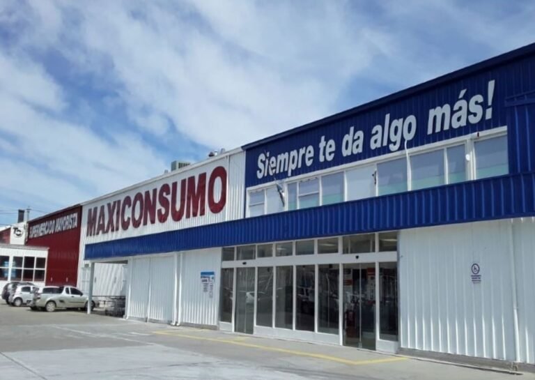 Encapuchados robaron la recaudación de Maxiconsumo