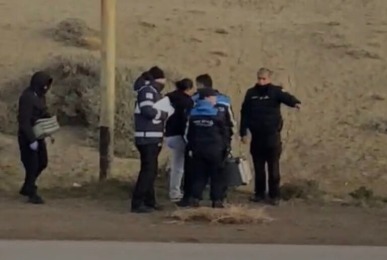 Hallaron a un hombre sin vida al lado de la ruta en el acceso sur a Caleta Olivia