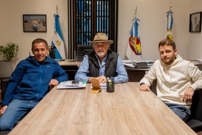 Othar se reunió con el piloto Marcelo Agrelo por su competencia nacional en el TC