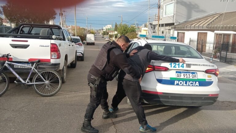 Escaló el paredón de un taller para robar una bicicleta