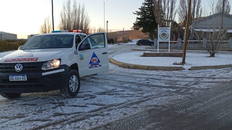 Defensa Civil desplegó cuadrillas en distintos sectores de la ciudad ante las heladas