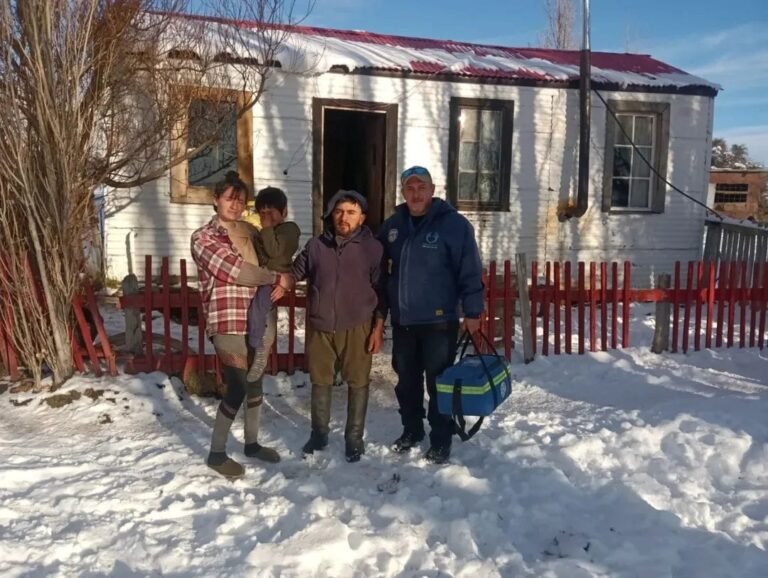 Un enfermero recorrió 40 km para asistir a una embarazada sin controles en una zona rural patagónica