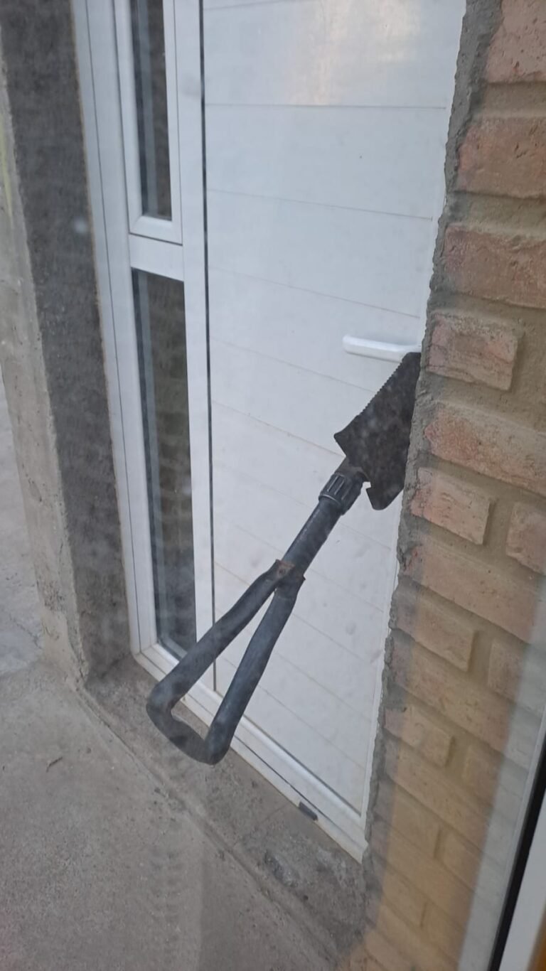 Intento de robo en Bella Vista Sur: usaron una pala para forzar la puerta y huyeron