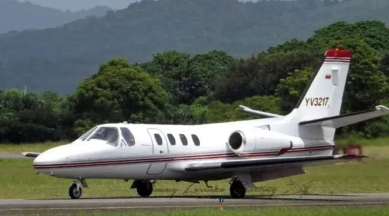 Intensa búsqueda de un avión que desapareció con tres personas a bordo