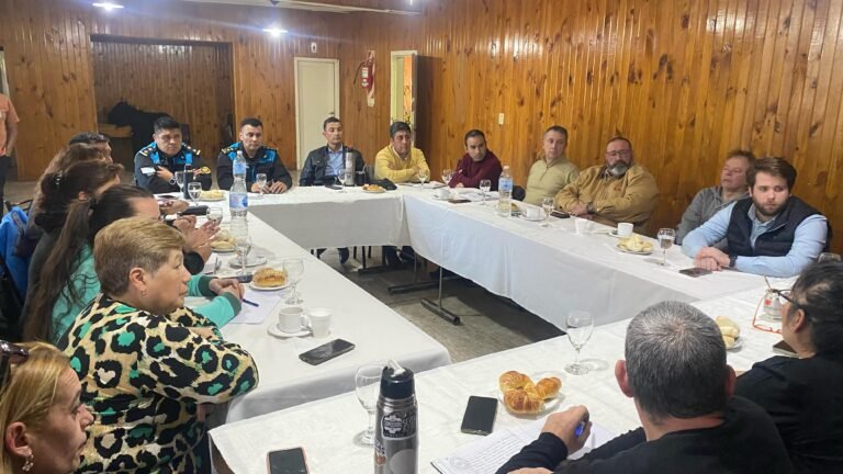 La Comisaría Km 8 se reunió con vecinalistas y autoridades para reforzar el trabajo conjunto en seguridad