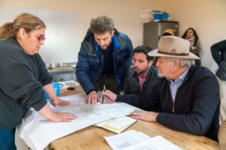 “No vamos a entregar lotes sin servicios”: Othar se reunió con vecinos del Stella Maris