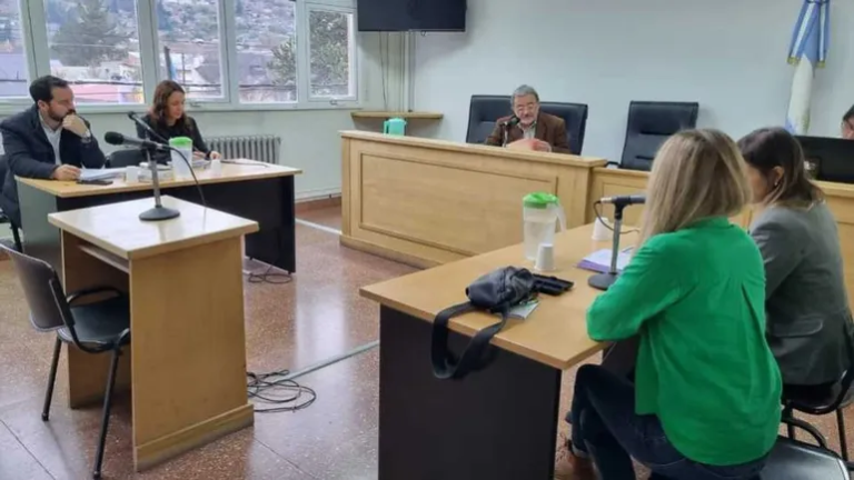 Atendió tres años como psicóloga y la acusan de no tener título