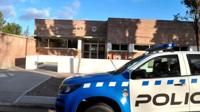 Una mujer denunció que un hombre que conoció por una app de citas la mantuvo secuestrada durante 7 días