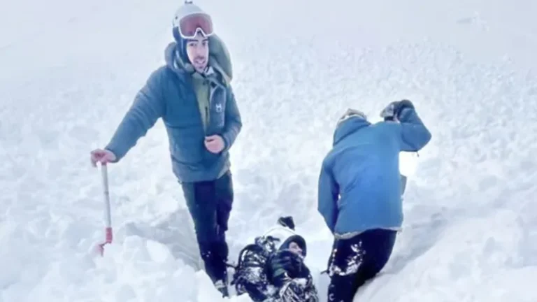 Sepultados por una avalancha y salvados de milagro: pasaron una hora bajo la nieve