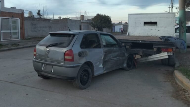 Intentó sobrepasar un vehículo y provocó un choque: una menor fue trasladada al hospital