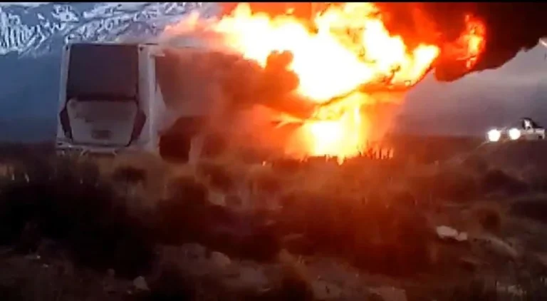 Se incendió un colectivo en plena ruta: los pasajeros tuvieron que escapar por las ventanas
