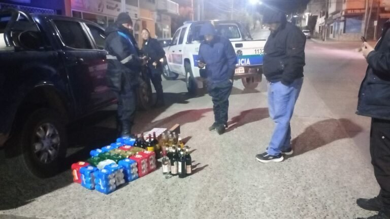 Fueron sorprendidos vendiendo bebidas alcohólicas 