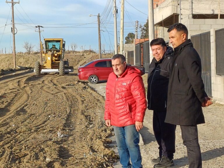 Continúan los trabajos de mantenimiento vial en todo el ejido urbano de la ciudad