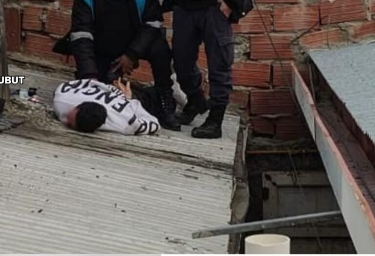 Aprehendido por robo a mano armada, intentó escapar por los techos 