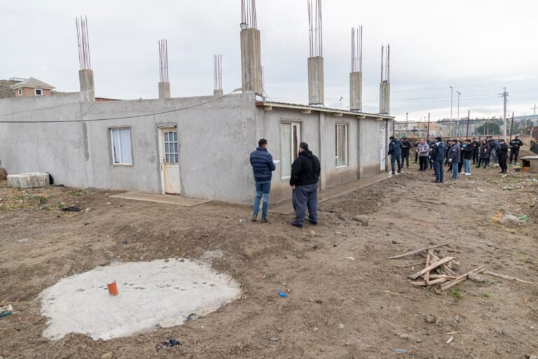 Recuperan un terreno usurpado con tres construcciones