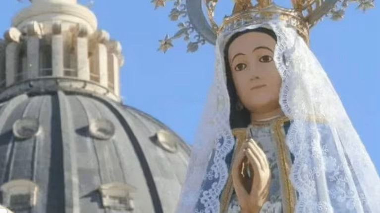 Les sacaron una virgen a dos jubilados y les exigieron un rescate para devolverla