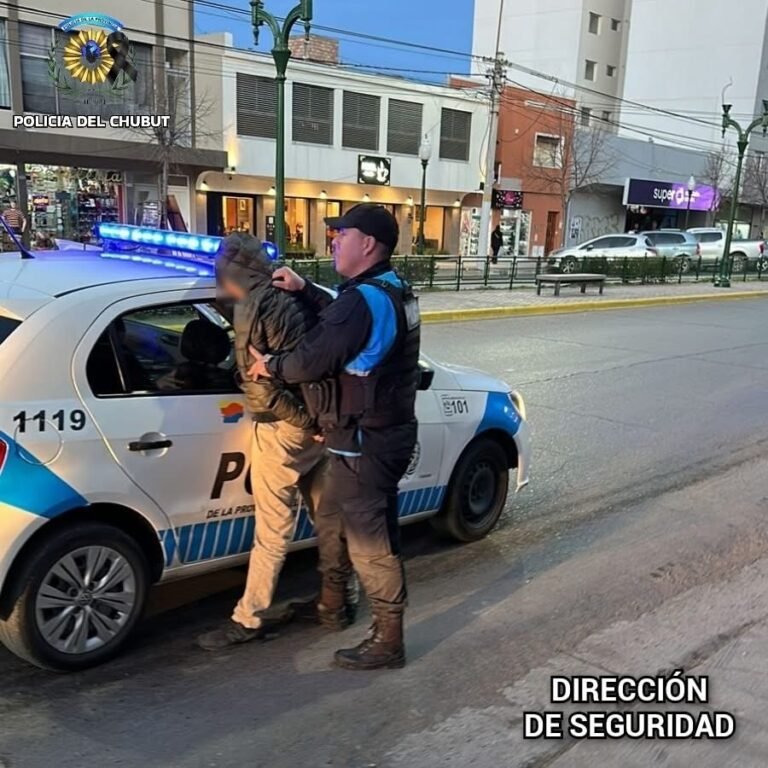 Lo buscaban en Madryn y lo atraparon abriendo autos en Trelew