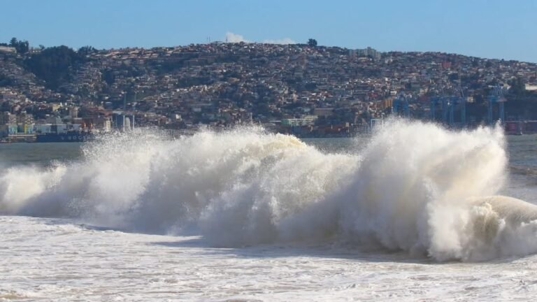 Alerta por tsunami en Chile: comenzó la evacuación ante la llegada de grandes olas