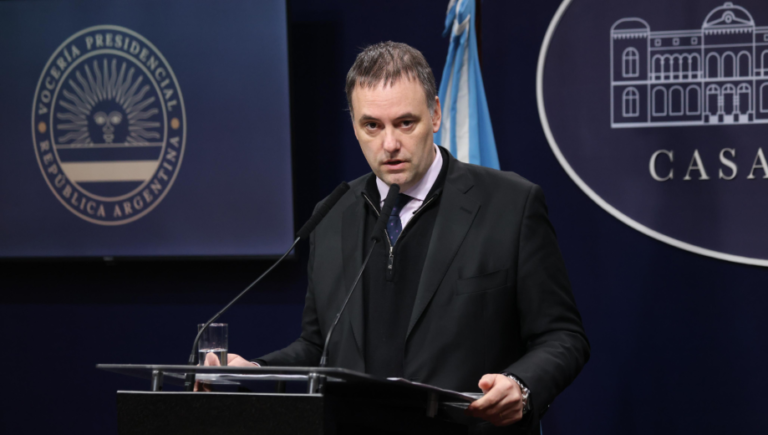 Manuel Adorni anunció que repetirán el examen de residencias médicas por “anomalías”