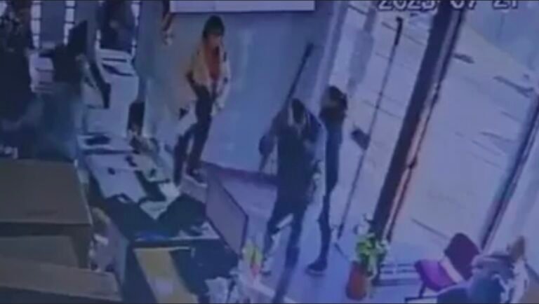 Relatos Salvajes: atacó una oficina con un picota tras discutir por un artefacto quemado