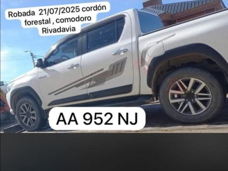 Robaron una camioneta Toyota Hilux en el Cordón Forestal