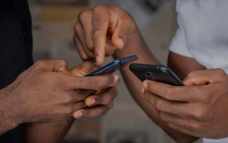 Fue a “cuidar” a su abuela con demencia y le vació la cuenta bancaria