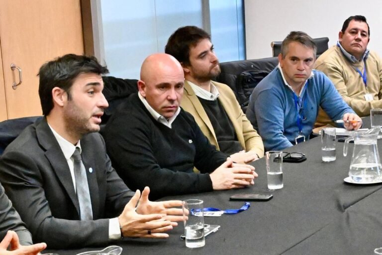 Se destrabó el conflicto pesquero y darán inicio la temporada de pesca en aguas nacionales