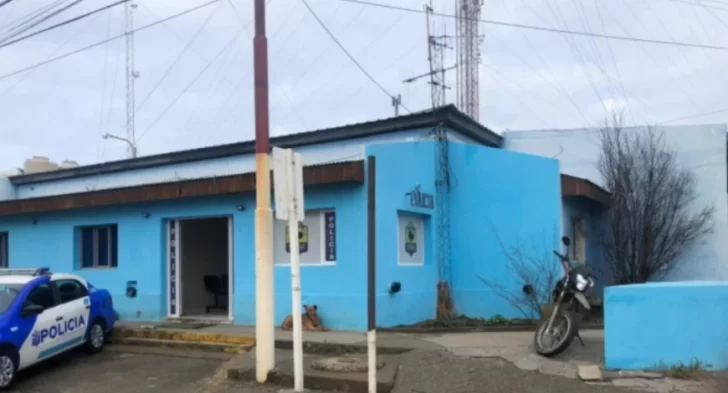 Denuncian que un jubilado de 84 años fue manipulado para entregar dinero, propiedades y un vehículo