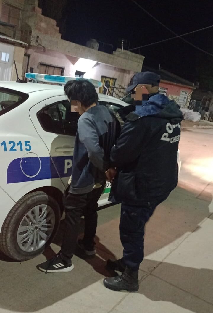 Tenía pedido de captura y lo encontraron caminando en La Floresta