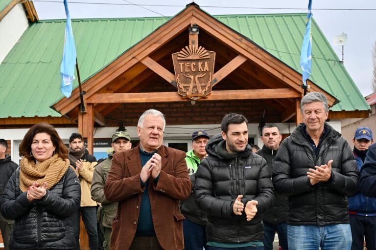 Torres: “Defender nuestra identidad es poner la bandera de Chubut por encima de cualquier color político”