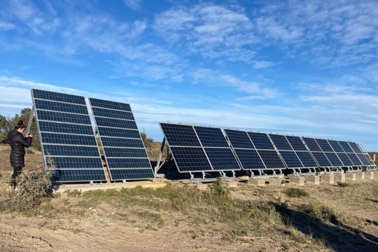 Chubut avanza con energías limpias: instalaron paneles solares en Isla de los Pájaros