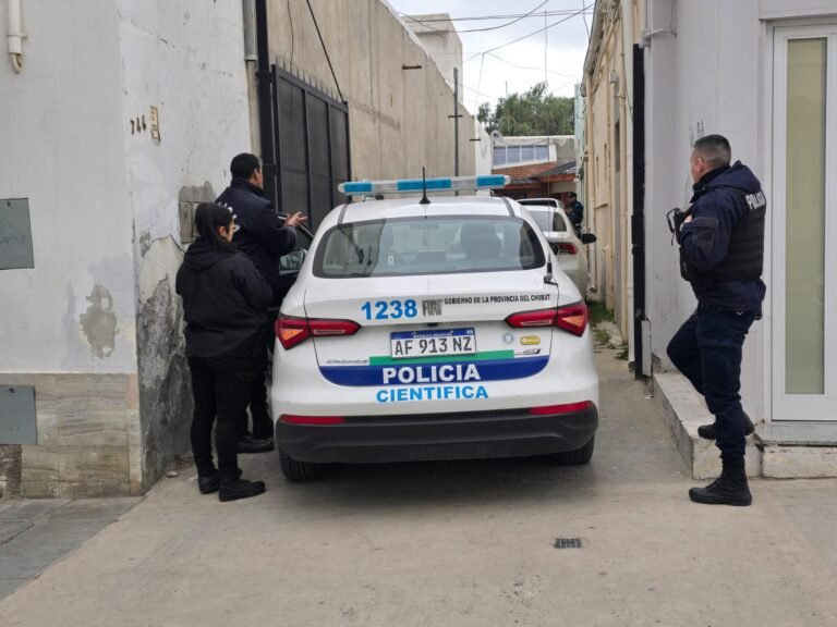 Hallaron a una mujer sin vida en Avenida Rivadavia: “No había signos de violencia”