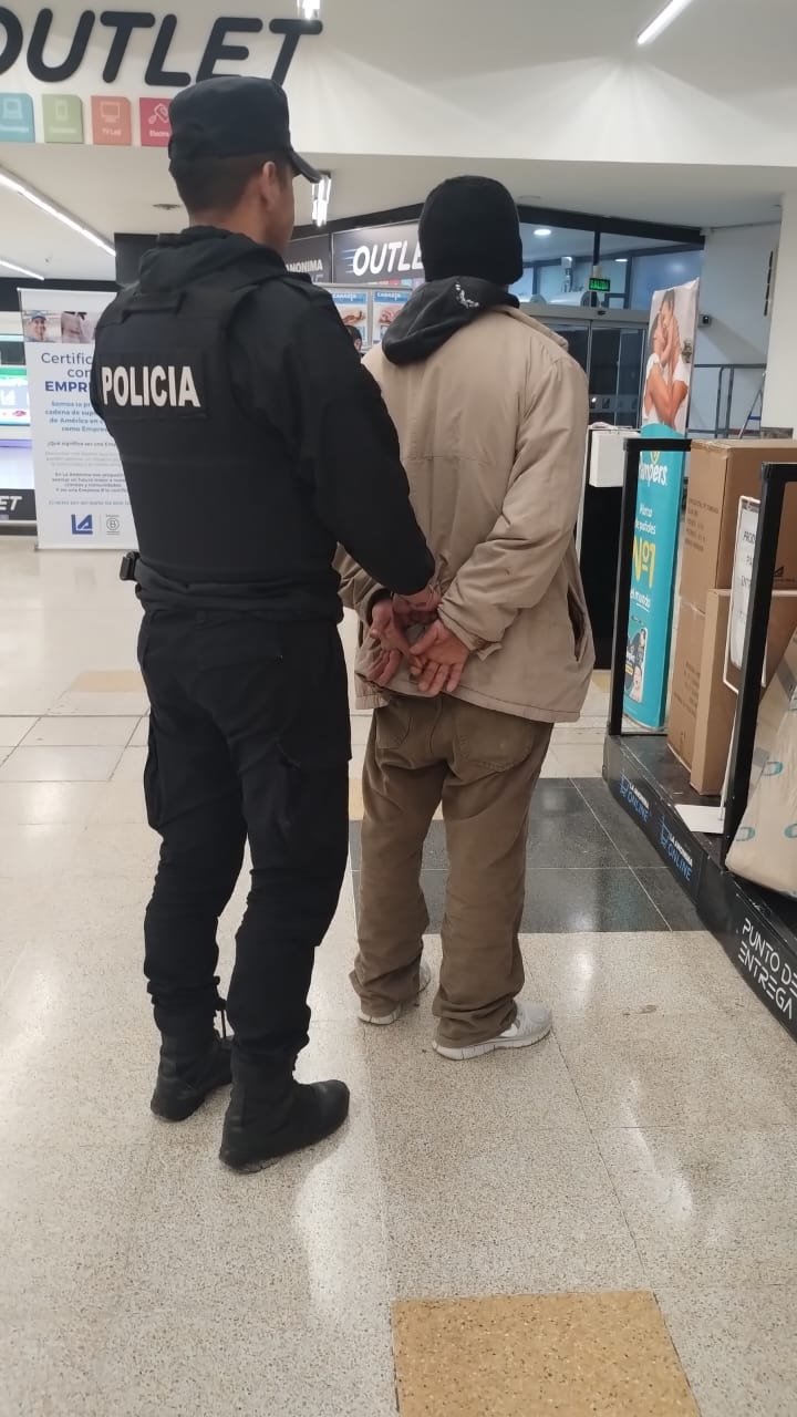 Intentó robar dos cortes de carne en un supermercado y quedó tras las rejas