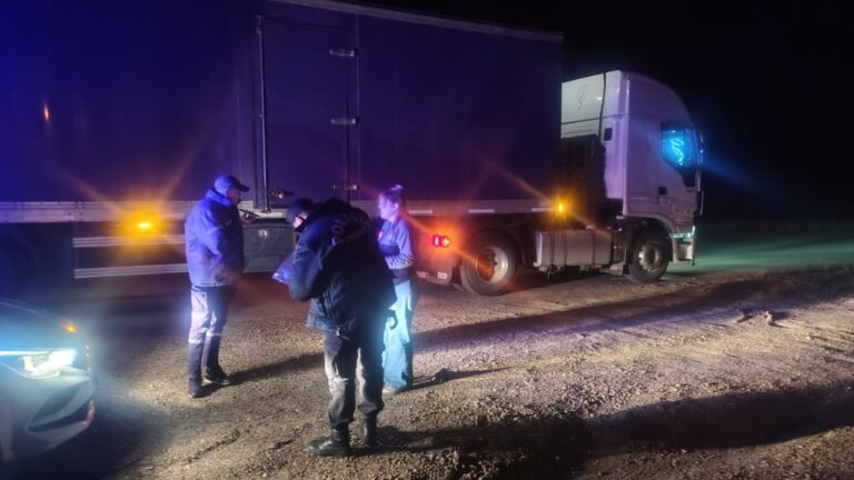 Un auto y un camión protagonizaron un choque en Ruta 3: no hubo heridos