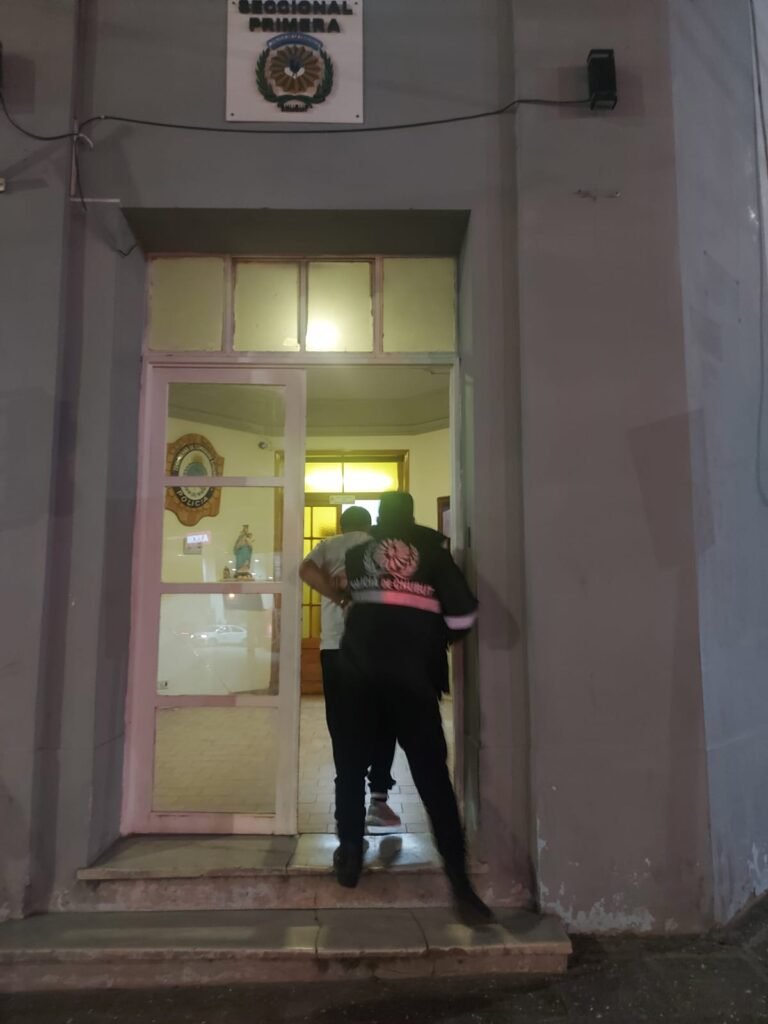 Protagonizó una persecución tras evadir un control, circulaba alcoholizado y sin documentación