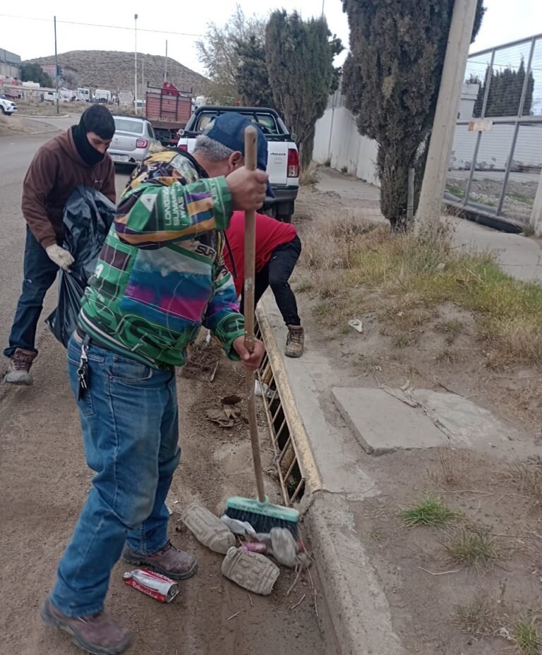 Intensifican el mantenimiento de sumideros y bocas de tormenta