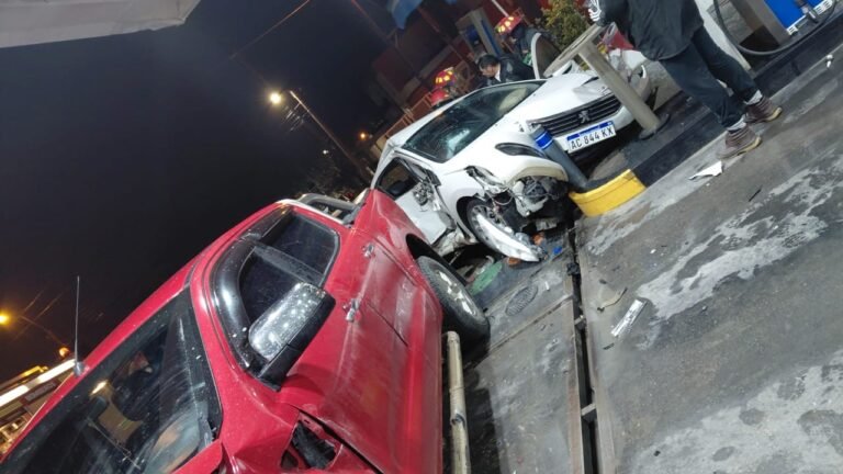 Violento choque en Km 5 dejó a una mujer hospitalizada con múltiples fracturas costales