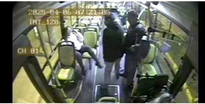 Denuncian que el hombre que acosó a una mujer en un colectivo ahora da clases en talleres municipales