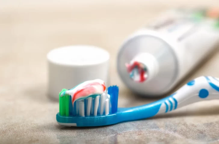 La ANMAT prohibió la venta de una reconocida pasta dental por “causar efectos adversos”