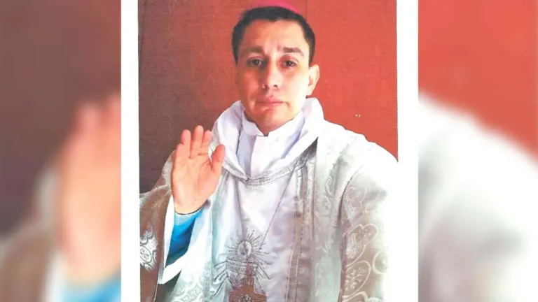 Denuncian que un hombre se hace pasar por sacerdote y pide dinero para volver a su país
