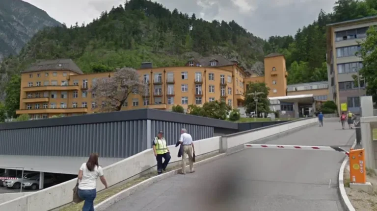 Desesperación: se le cayó el cochecito con su bebé de dos meses y rodó 50 metros