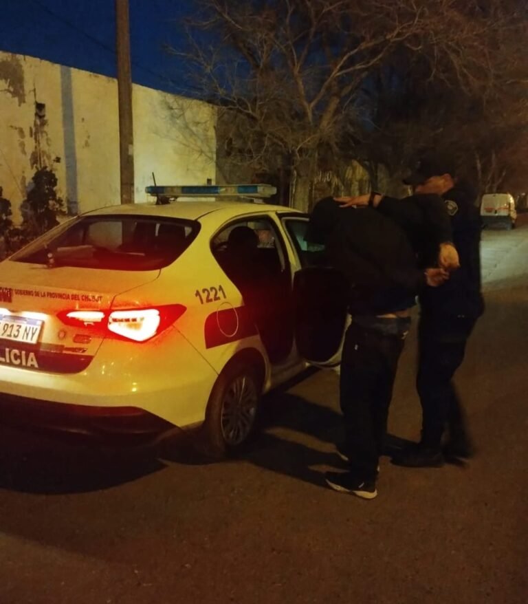 Un conocido del barrio intentó robarle la garrafa y los vecinos lo detuvieron