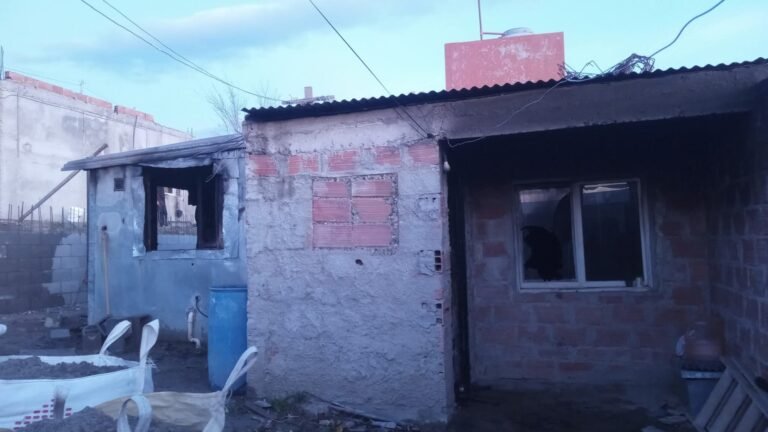 Tras perder su casa en un incendio, una vecina del Moure pide ayuda para salir adelante