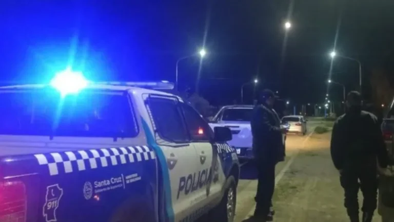 Brutal golpiza: le rompió la cabeza contra el cordón de la vereda y se metió en el boliche