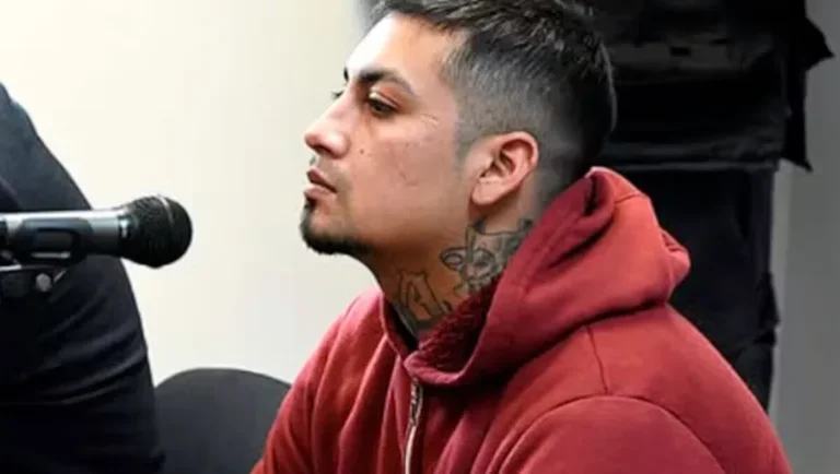 Apuñaló más de 100 veces a su cuñado y lo degolló frente a la Policía