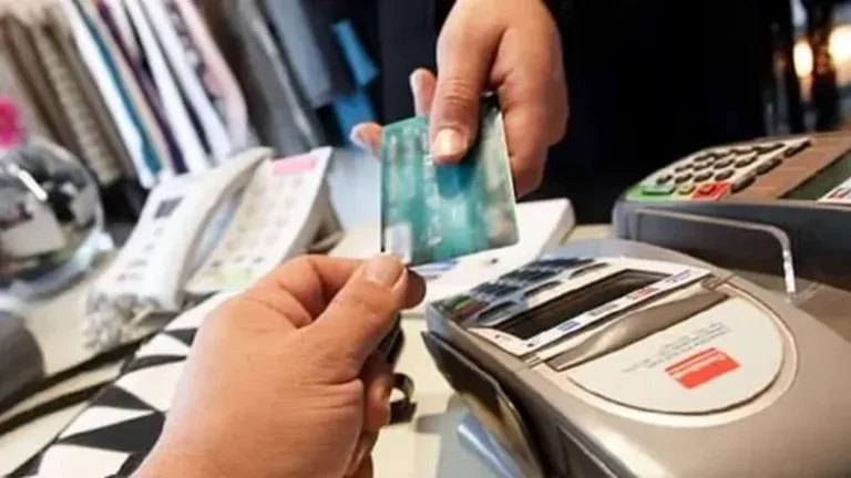 La mitad de los argentinos recurre a la tarjeta de crédito para comprar alimentos