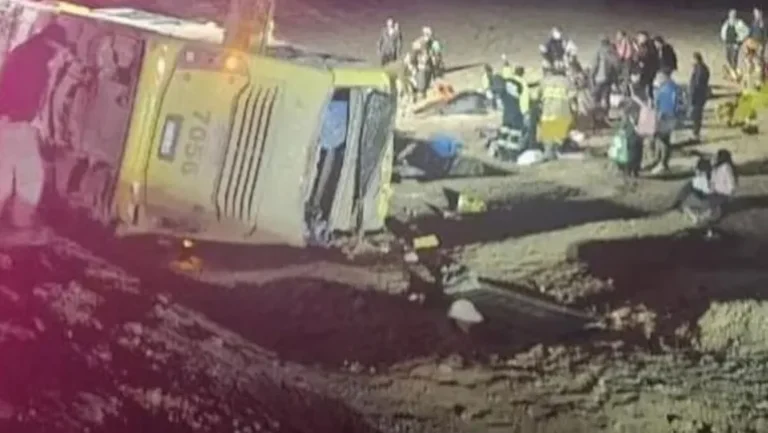 Tragedia en Chile: volcó un micro argentino y dejó cuatro muertos