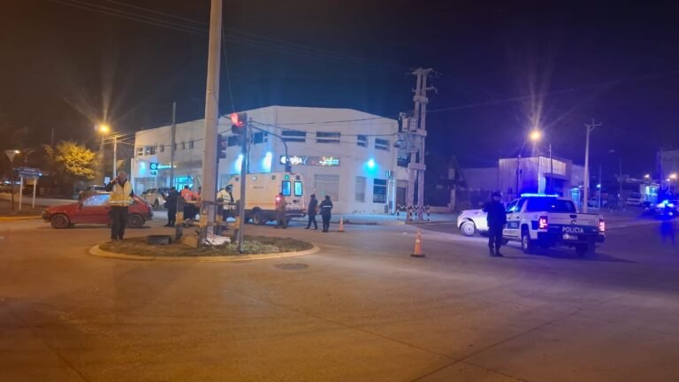 Mujer fue atropellada y sufrió golpes en la cabeza: fue trasladada al Hospital