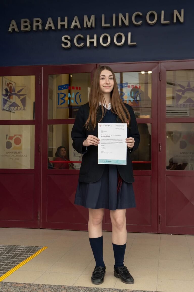 Una estudiante comodorense obtuvo el primer puesto mundial en un examen Cambridge